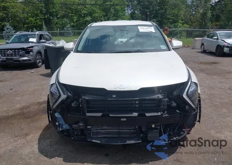 2023 Kia Sportage Hybrid Lx z USA, uszkodzony, nr VIN KNDPUCAG4P7104847